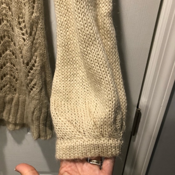 Beautiful Beige Sweater top - Picture 6 of 9